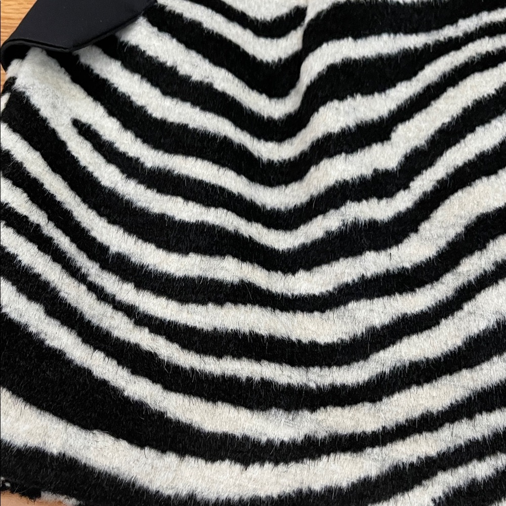 Chic Zebra Pattern Mini Skirt - Picture 12 of 14
